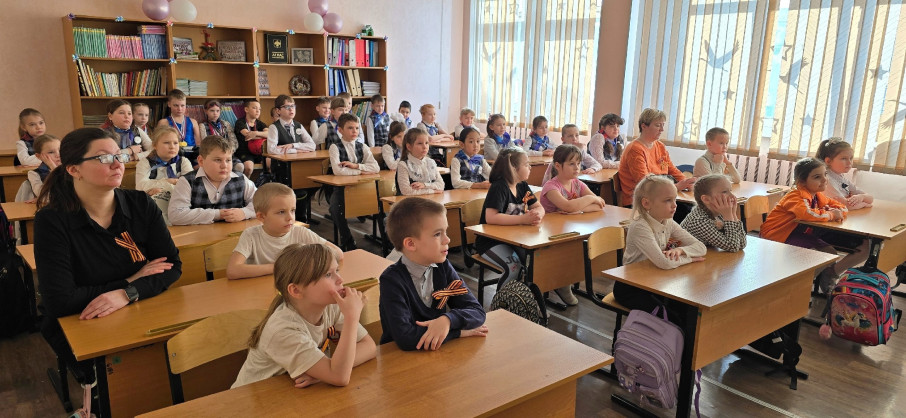 Сегодня воспитанники подготовительной группы присутствовали в МОУ СОШ №23 на "Разговоре о важном", посвящённому массовому спорту в России. Сегодня воспитанники подготовительной группы присутствовали в МОУ СОШ №23 на "Разговоре о важном", посвящённому массовому спорту в России.